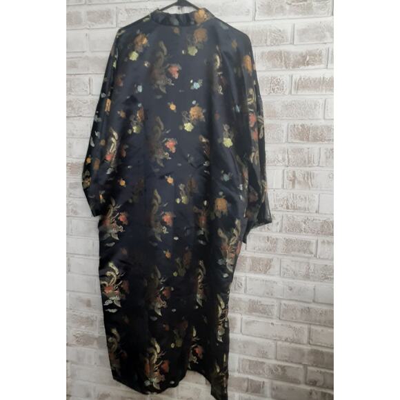 Luxurious Embroidered Woven Robe Kirgiztan Silk? Trendsetter - Picture 2 of 12